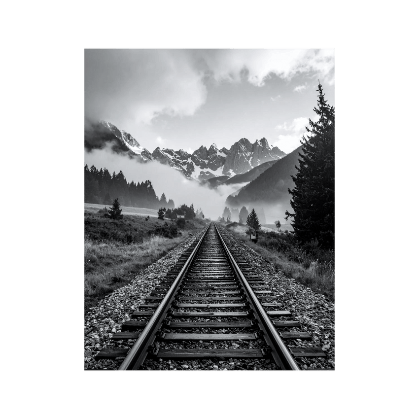 Wandbild Bahngleise in den Alpen Schwarz Weiss