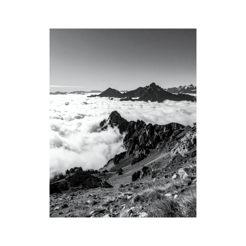 Wandbild Wolkenmeer den Alpen Schwarz Weiss 1