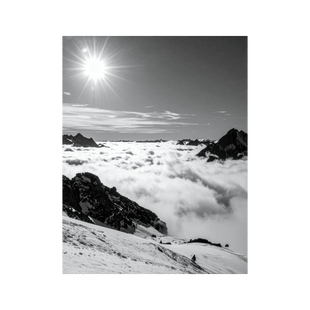 Wandbild Wolkenmeer den Alpen Schwarz Weiss 3