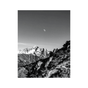 Wandbild Mond über den Alpen Schwarz Weiss