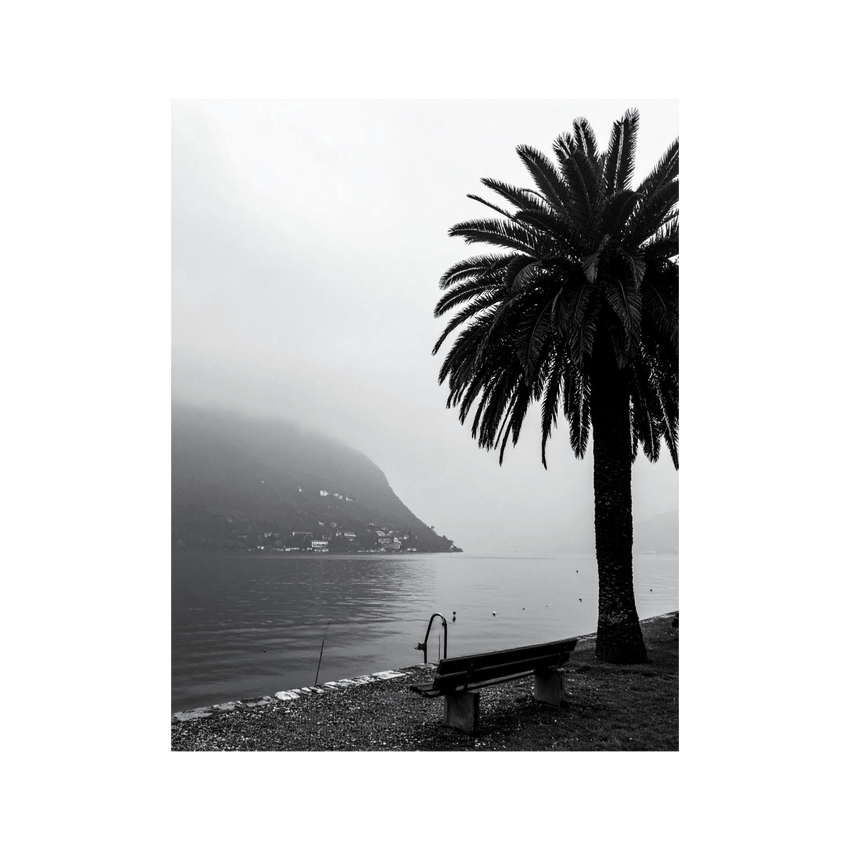 Wandbild Nebeliger Luganersee Schwarz Weiss 2